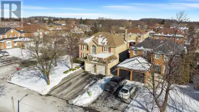 LOOK NO FURTHER! Exquisite CORNER Lot Executive Home with over 4000 sqft in PRIME location of Brampt...
