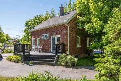 Renovated home on large lot in Woodlawn. Large yard with small pond and vegetable gardens. Walking d...