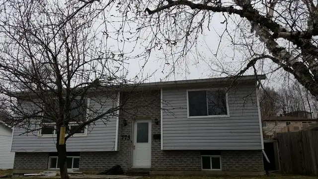 Midland, Spacious upper level 2 bedroom all inclusive rental