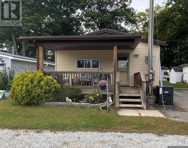 2 9951 NORTHVILLE CRESCENT Lambton Shores, Ontario Houses for Sale