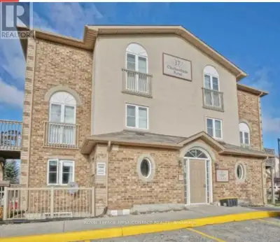 Welcome to this stunning, multi-level walk-up condo offering the perfect blend of modern style and e...