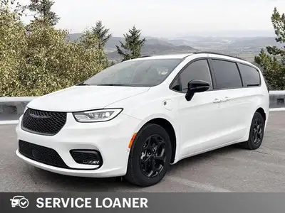 Welcome to Moncton Chrysler Jeep Dodge. Only 977 Miles! This Chrysler Pacifica Hybrid boasts a Gas/E...