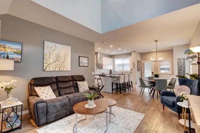 PRICE DROP! STUNNING END UNIT SETON TOWNHOUSE WITHOUT CONDO FEES63347541619715121