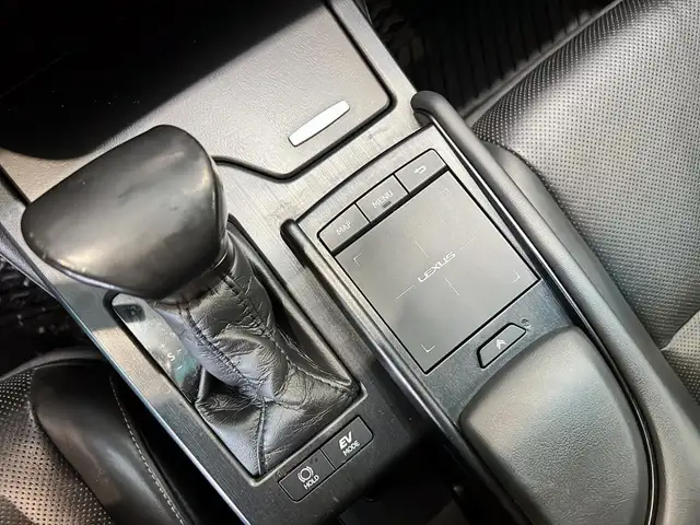 2022 Lexus ESh ES 300h Outstanding value! Must see! in Cars & Trucks in Calgary - Image 9