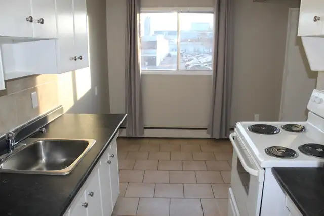 Central McDougall Apartment For Rent | Carina Court in Long Term Rentals in Edmonton - Image 7