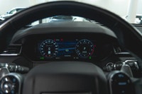 Land Rover Range Rover Velar P300 R-Dynamic S 2020: - Extérieur gris Eiger métallisé avec intérieur... (image 3)