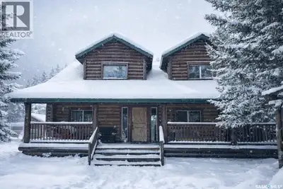 Charming Year-Round Retreat with Suite at Little Bear Lake Located on a quiet cul-de-sac and backing...