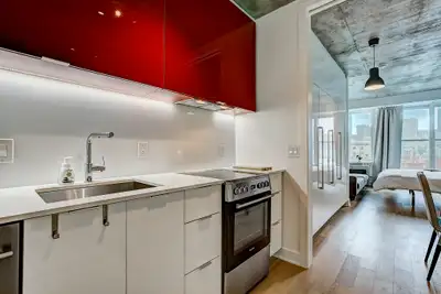 235 Peel-studio,FURNISHED + 400pc, electros, pool, gym+