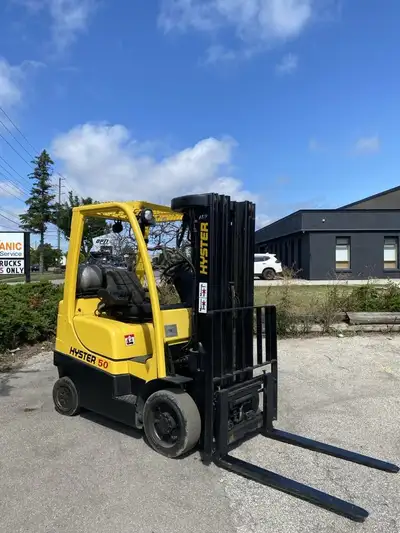 We have available for sale this 2008 Hyster 5,000 lb Propane Forklift, built for reliable, everyday...