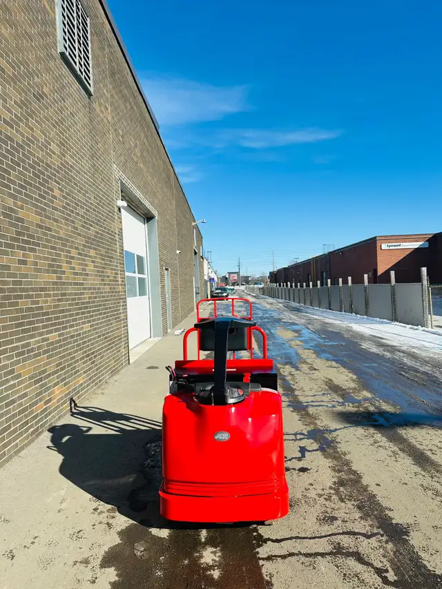 RAYMOND CENTER RIDER PALLETJACK FORKLIFT 6000LBS CAPACITY in Heavy Equipment in Mississauga / Peel Region - Image 6