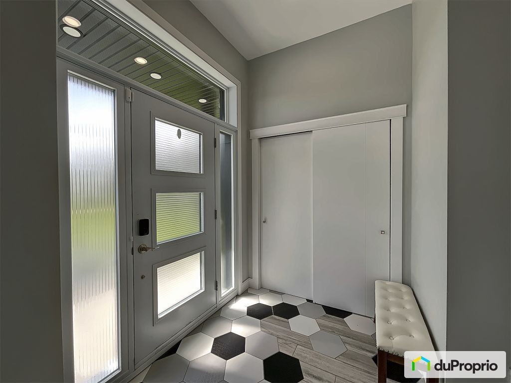 $1,625,000 - Raised Bungalow in Sherbrooke (St-Élie-d'Orford) — photo 2