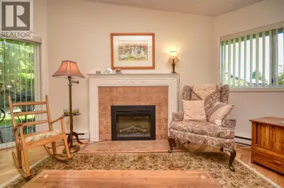 A great condo alternative. What a wonderful opportunity to own a beautiful level entry townhome in t...