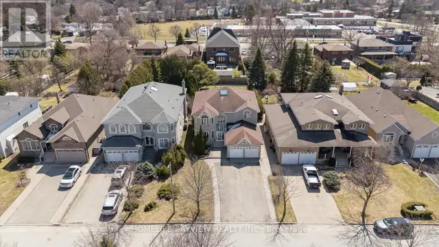 11 Sorrento Drive Richmond Hill (North Richvale), Ontario, photo 3 of 4