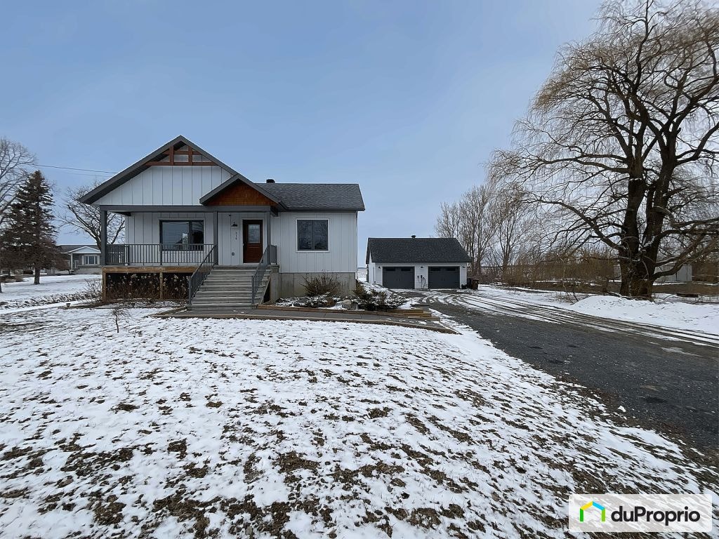 $650,000 - Bungalow for sale in St-Barnabe-Sud — photo 1