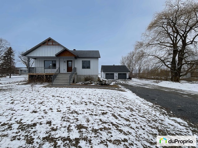 $650,000 - Bungalow for sale in St-Barnabe-Sud — photo 1