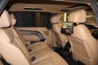 This Land Rover Range Rover has a dependable Twin Turbo Premium Unleaded V-8 4.4 L/268 engine poweri... (image 8)