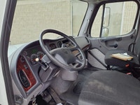 Ryder Stock ID: 794327 Transmission Type/Speed: MANUAL 10 Engine: DIESEL DD13'17 370/1650 Horse Powe... (image 8)