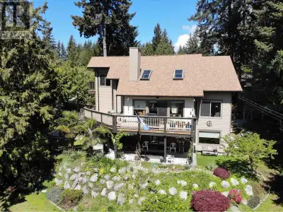 GREAT FAMILY HOME IN WELCOME WOODS! This 4 bedroom 3 bath home is 3 blocks from the elementary schoo...