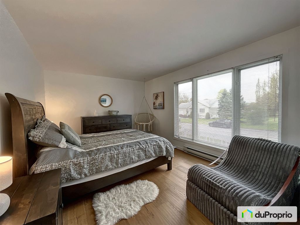 $375,000 - Split Level for sale in St-Valerien-De-Milton — photo 2