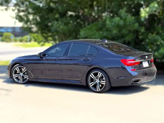 2019 BMW 7 Series 750i xDrive in Cars & Trucks in Calgary - Image 3