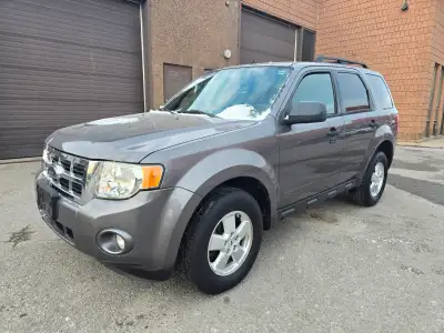 2009 Ford Escape XLT 3.0 Liter 6 cylinder Front Wheel Drive! ONLY 169,000 kms Grey on grey cloth int...