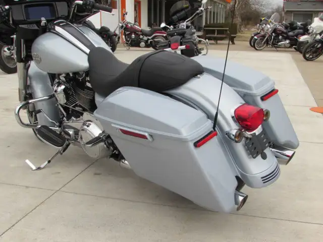 2023 Harley-Davidson FLHXS Street Glide Special in Sport Touring in Leamington - Image 16