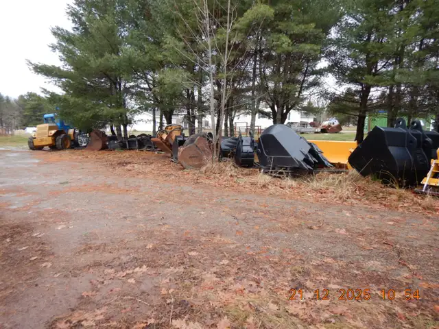 ESCO EXTREME DUTY 350-500 RIPPING-TRENCHING SHORING  24" &  48" in Heavy Equipment in City of Toronto - Image 34