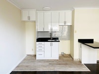 Viewings To schedule a viewing, please call 647-694-3951. 1516 Bathurst St. Toronto, ON M5P 3H3 Bath... (image 1)