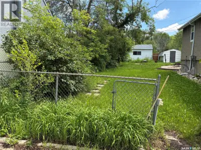 Vacant lot-prime Rosemont location for an infill home as there are throughout the area; single garag...
