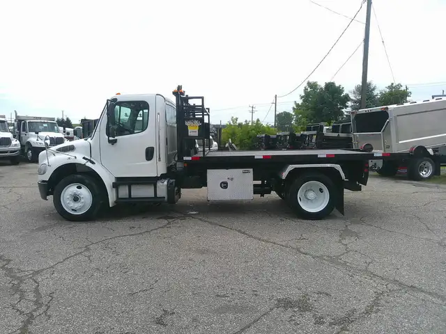 2017 Freightliner M2 in Heavy Trucks in Hamilton - Image 8