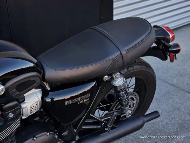 2017 Triumph Bonneville T100 Black Jet Black in Street, Cruisers & Choppers in Oshawa / Durham Region - Image 17