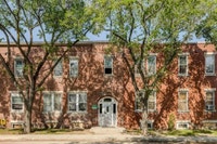 Amenities: Quiet Building • Affordable Parking • Heat & Water Included Suite & Building: Spacious ba... (image 4)