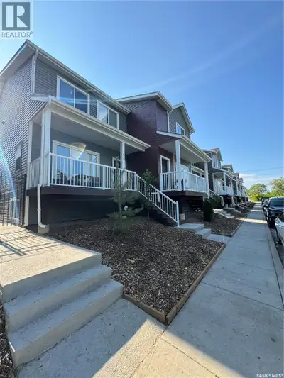 Clean, Modern Townhouse-Style Condo Offering Exceptional Value Welcome to this beautifully finished...