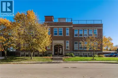 Here is your opportunity to live just steps away from Uptown Waterloo! Condos of this size rarely co...