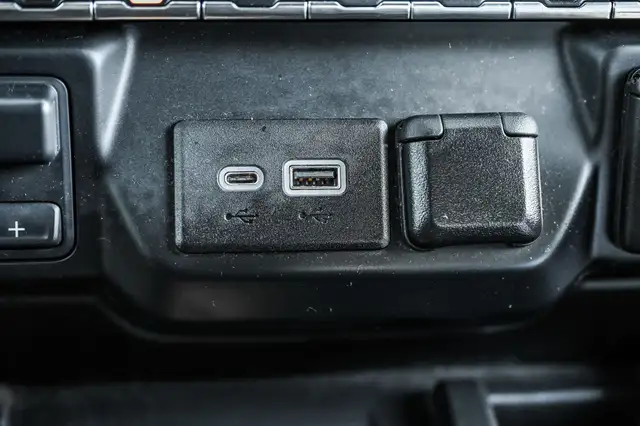 2020 GMC Sierra 2500HD AT4 AWD * Crew Cab * 6.6L V8 Duramax Dies in Cars & Trucks in City of Montréal - Image 30