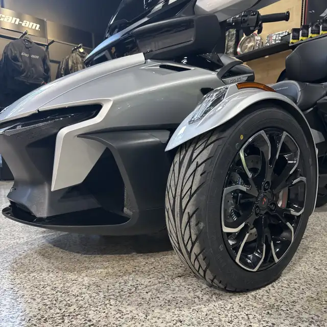 2023 Can-Am Spyder Platinum RT Limited in Street, Cruisers & Choppers in Ottawa - Image 4