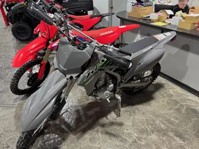 PRICE REDUCED 2025 KLX 300R LIKE NEW CONDITION ASKING $5995.00 + GST, ASK ABOUT FINANCING Engine Typ...