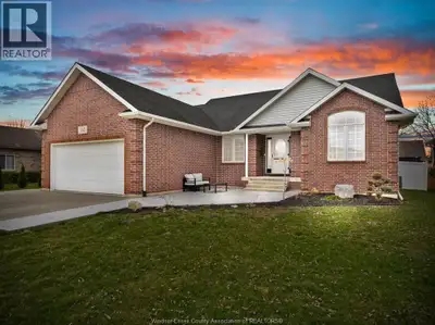 Beautiful ranch on a sought-after Kingsville street! Built by Chris King and Sons in 2006, this home...