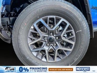 This Jeep Wrangler has a strong ERC 3.6L Pentastar(TM) VVT V6 engine w/ESS engine powering this Auto... (image 9)