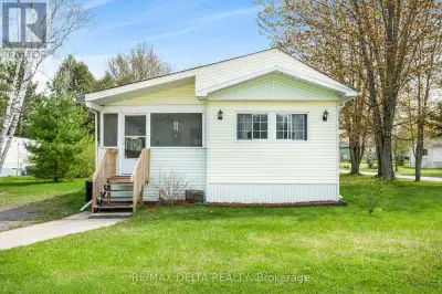 Welcome to this charming and spacious mobile home located in the sought-after Domaine du Village in...