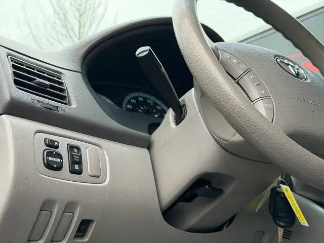 2006 Toyota Sienna 5dr CE 8-Passenger, FREE 0NE YEAR 20,000 KM L in Cars & Trucks in Vancouver - Image 19