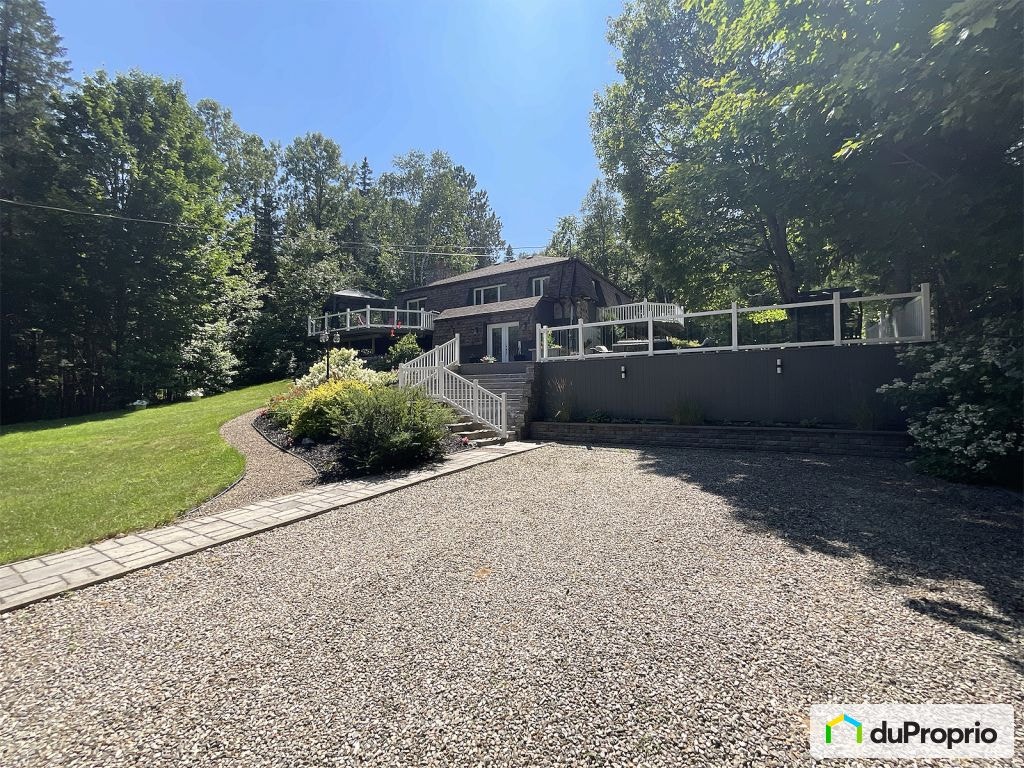 $777,000 - 3 Storey for sale in St-Côme — photo 1
