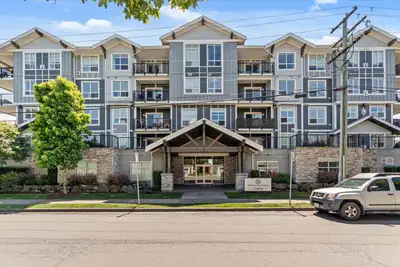 Welcome to The Boulevard! This beautifully maintained 2-bedroom, 2-bathroom ground-floor condo offer...