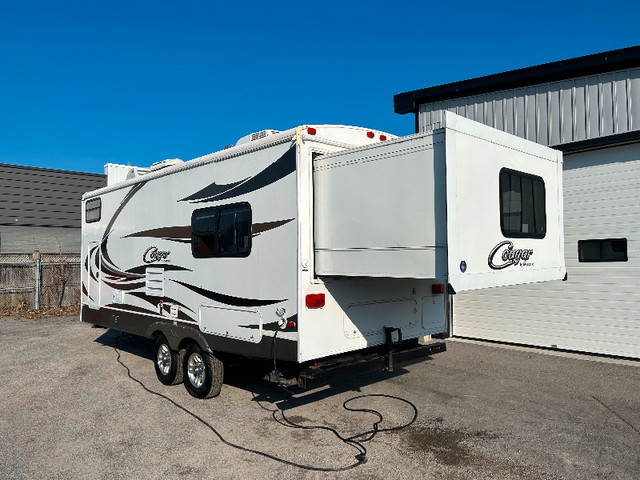 2013 Cougar X-Lite 22RBV *Arctic Package* in Travel Trailers & Campers in Hamilton - Image 2