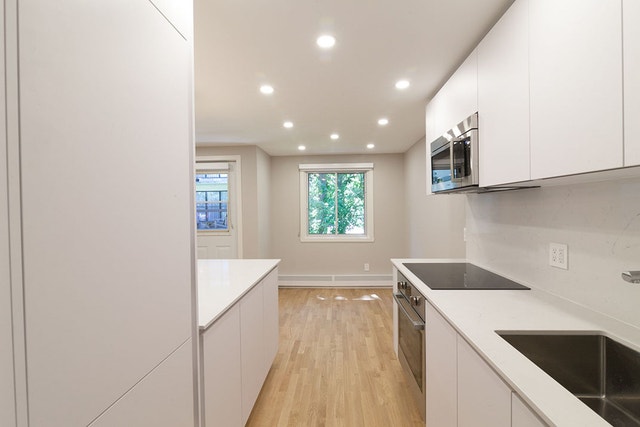1525 Avenue Victoria — photo 2