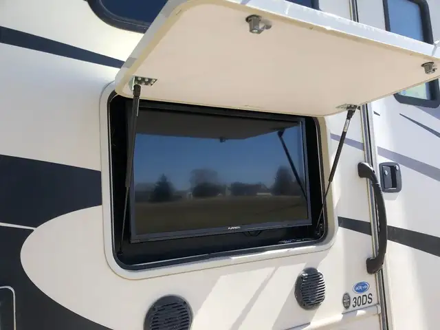 2017 Forest River FR3 30DS in RVs & Motorhomes in St. Albert - Image 4