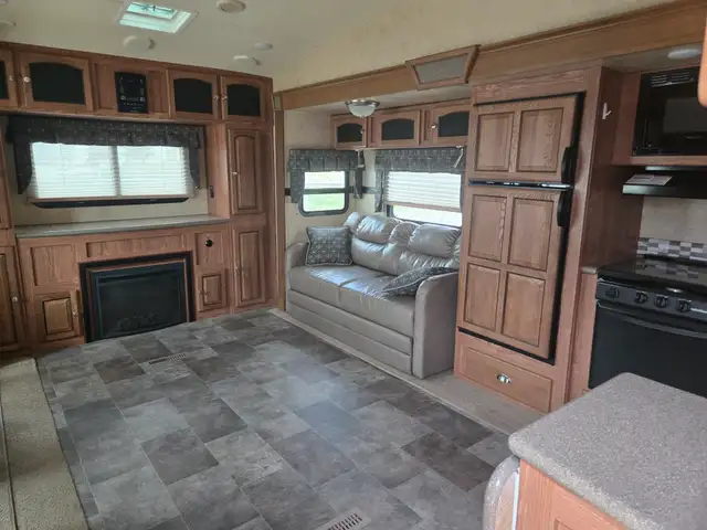 2016 Forest River FLAGSTAFF 8528 REWS in Travel Trailers & Campers in St. Albert - Image 10
