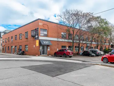 STERLING STUDIO INDUSTRIAL LOFT AVAILABLE FOR RENT