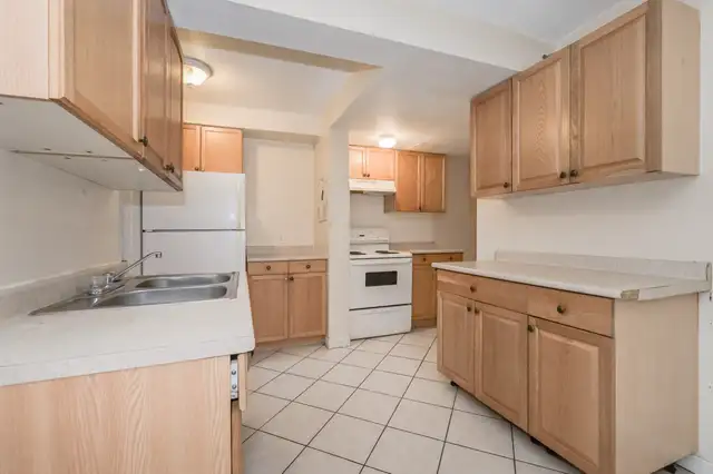 Furnished Student Rooms Available Steps From Laurier! in Room Rentals & Roommates in Kitchener / Waterloo - Image 16