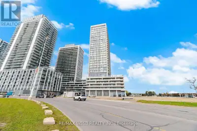 Welcome to Charisma Condo- South Tower - Built By Greenpark. Fantastic 2 Bedroom 2 Bathroom Unit Wit...